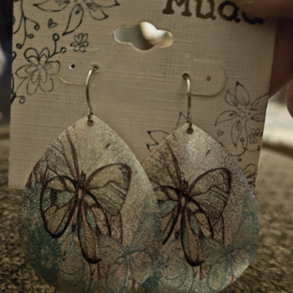 Mudd Butterfly Teardrop Earrings - Picture 3 of 3